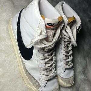 Nike Men's White and Black Sneakers with Yellow Accents